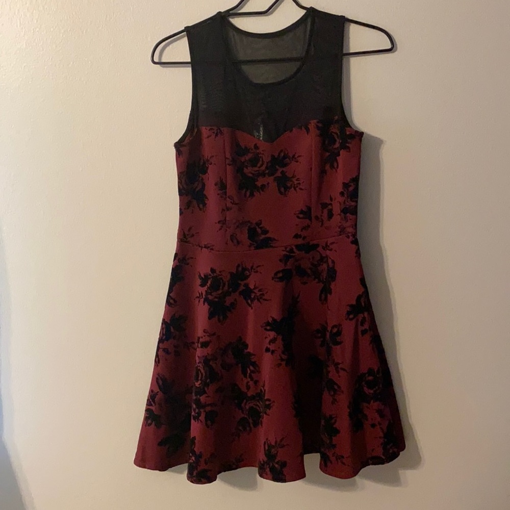 FLOWERED DARK DRESS